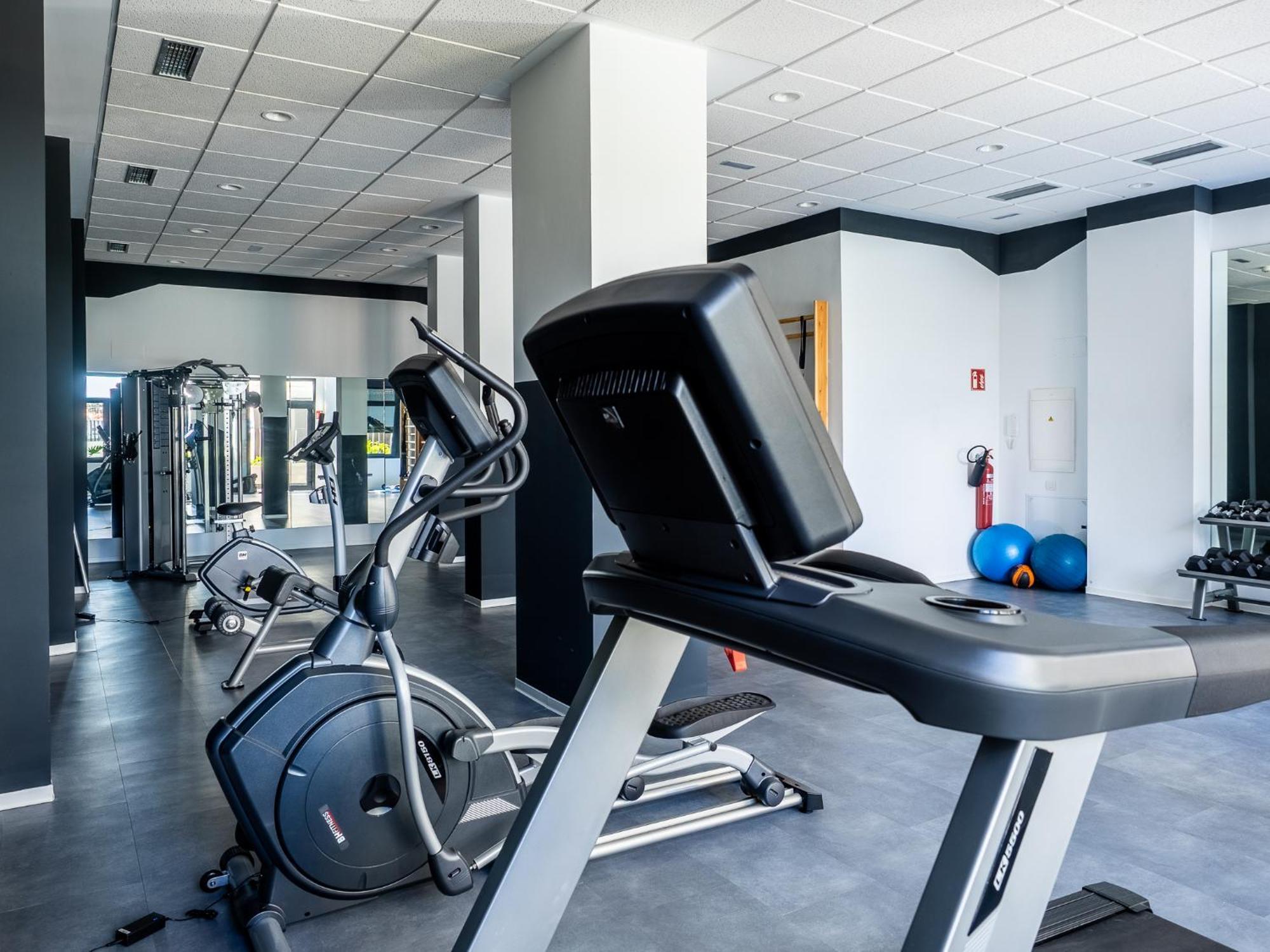 Abora With Pool, Gym And Free Parking Apartment